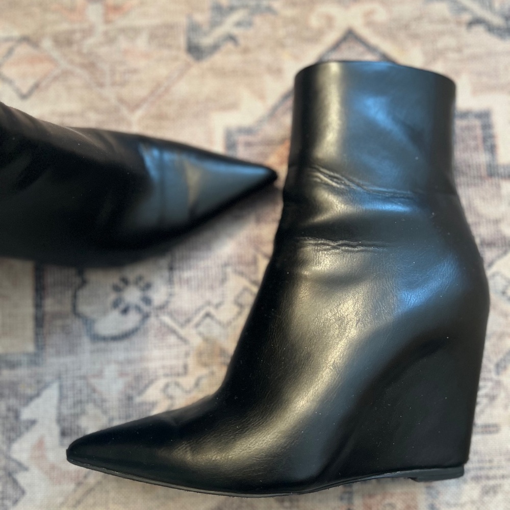 B2 Black leather wedge boots size 7